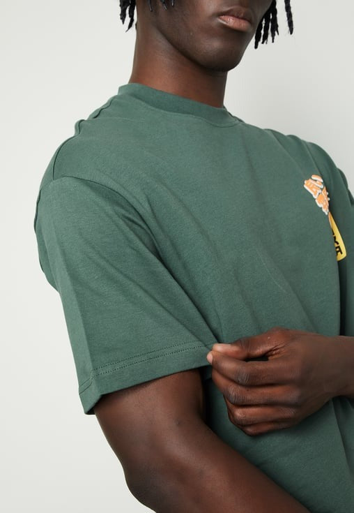 Men Printed Oversized T-shirt – Bold, Comfy & Street-Ready